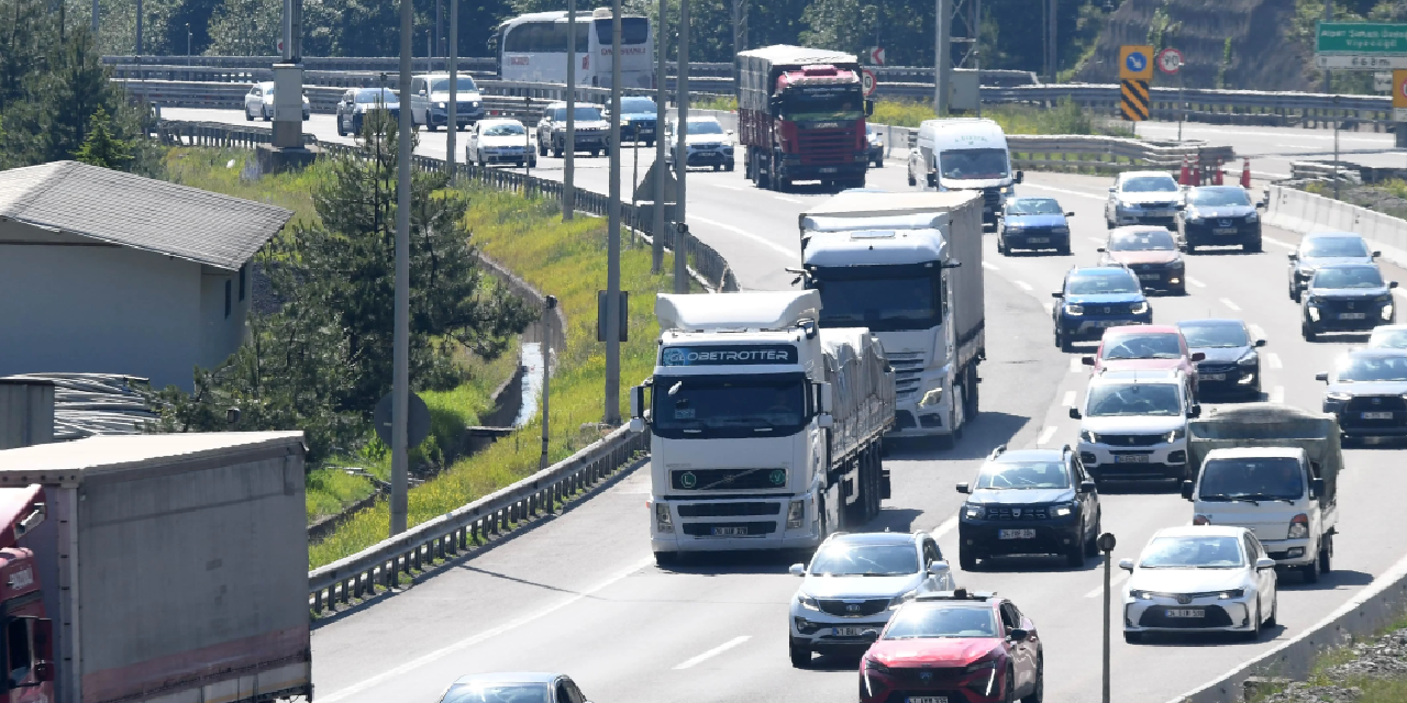 İstanbul'da 'bayram' kaçışı başladı! Trafik durma noktasına geldi