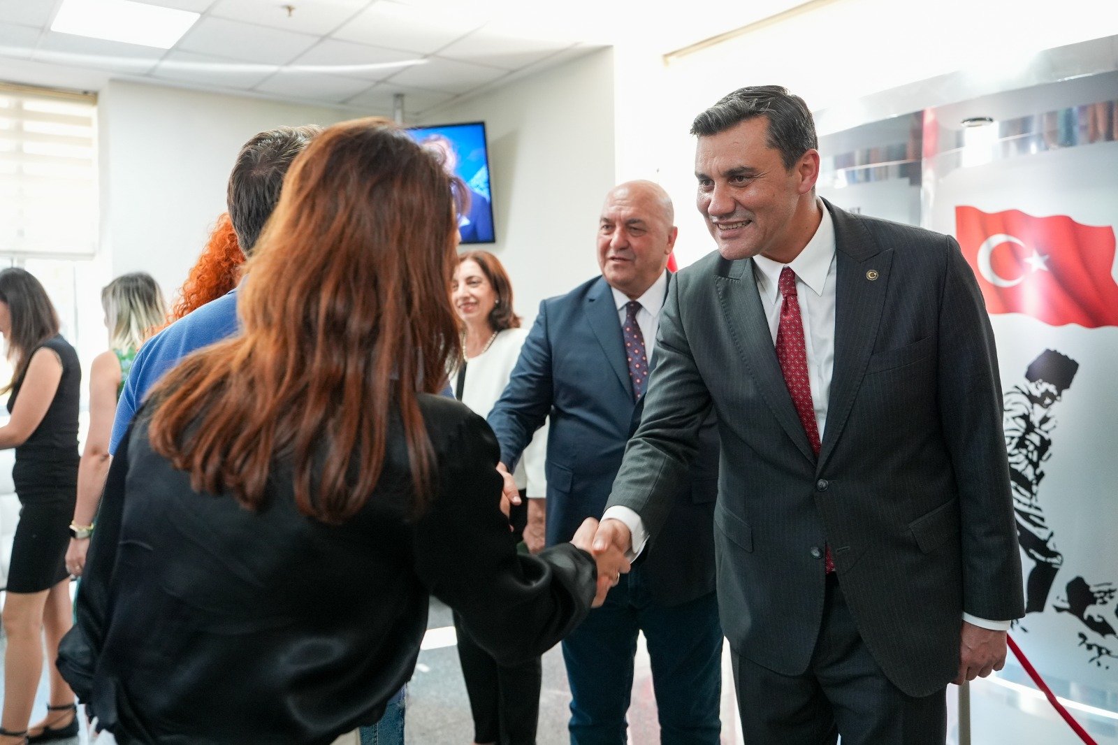 Başkan Zeyrek Çalışanlarla Bayramlaştı: “Bu Aile Manisa’ya En Güzel Hizmeti Sunacak”