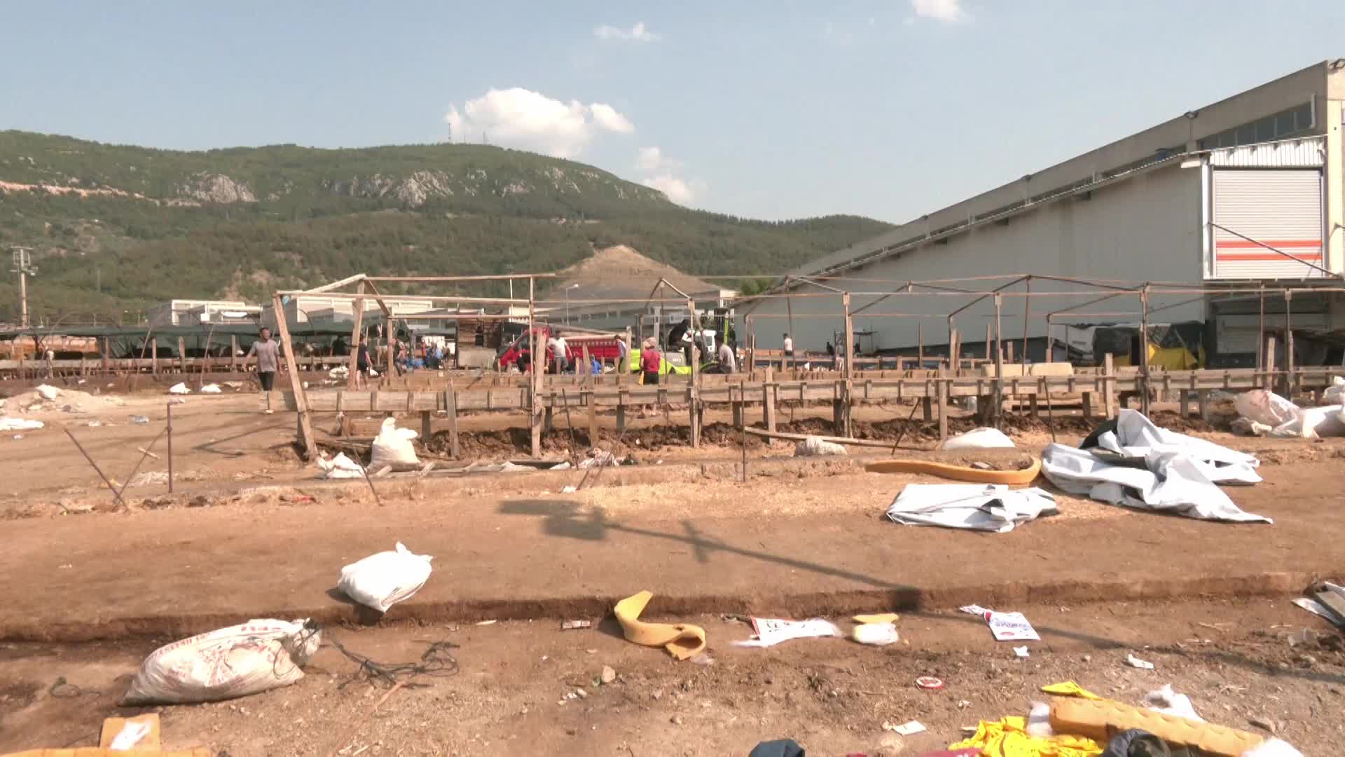 Kurban pazarında bayram hareketliliği: Besiciler zararına satışa başladı