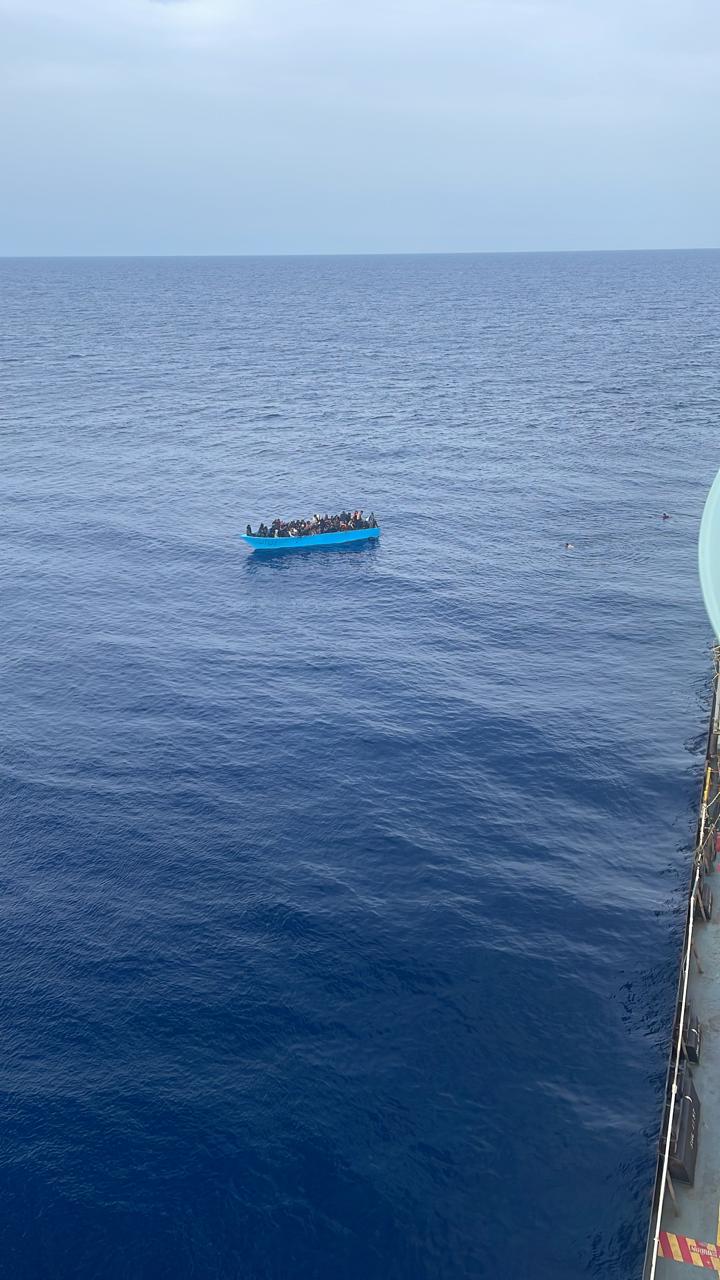 Türk tanker gemisi uluslararası sularda boğulmak üzere olan 139 mülteciyi kurtardı