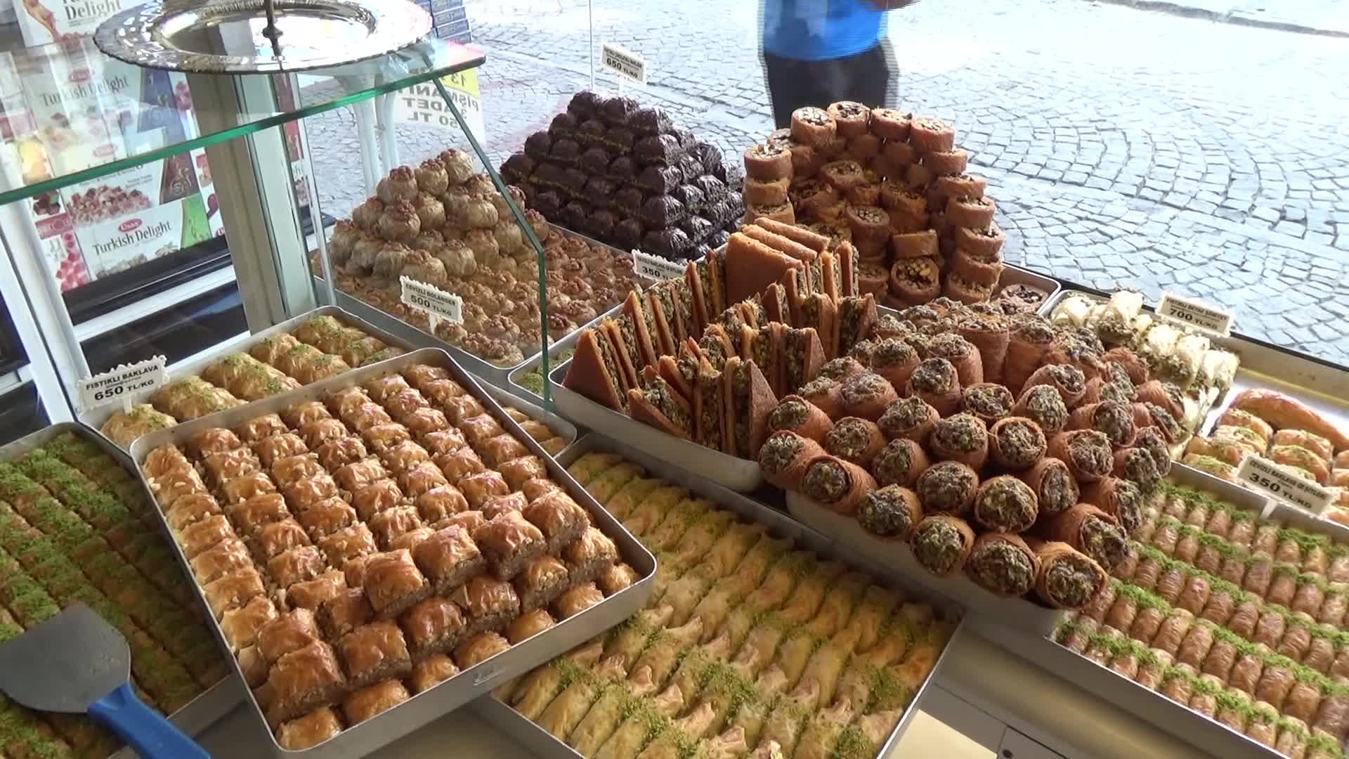 Bayramda baklavalar tezgahta kaldı: "Bir tepsisini bin lira yaptık, ona rağmen alamadılar"