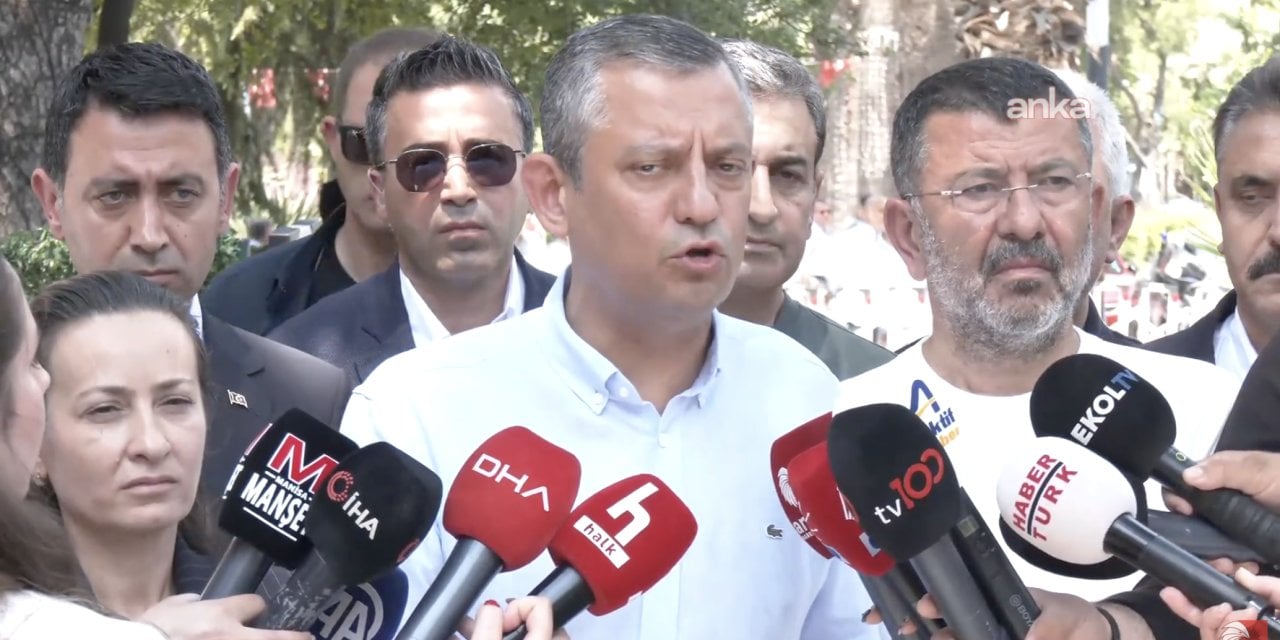Özgür Özel'den Cafer Mahiroğlu hakkındaki karara tepki: "Bu halkın haber alma hakkına saldırıdır"
