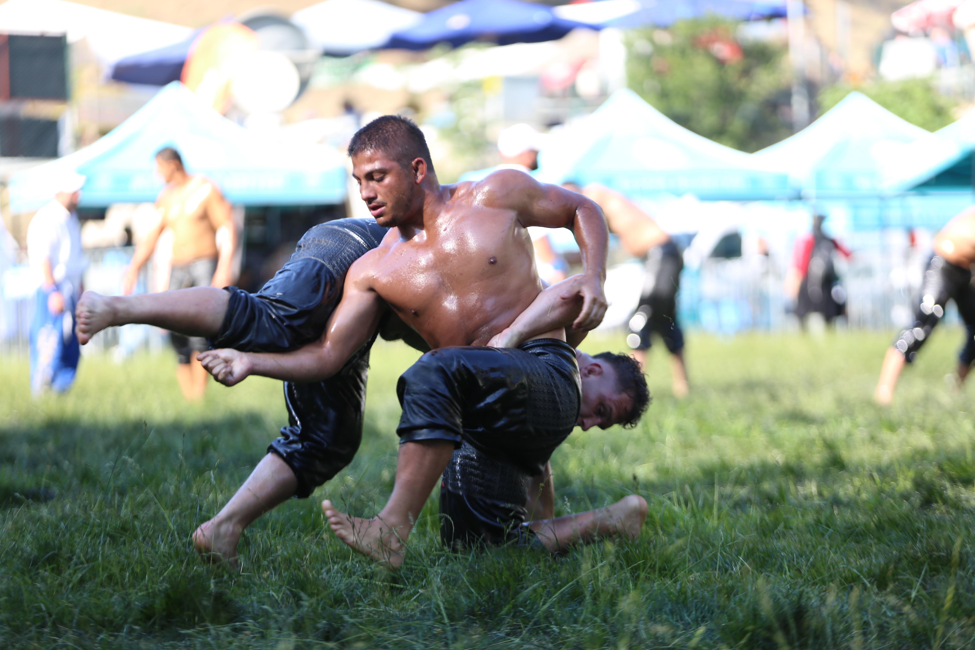 Tarihi Çalı Güreşleri başlıyor: 800 pehlivan er meydanına geliyor