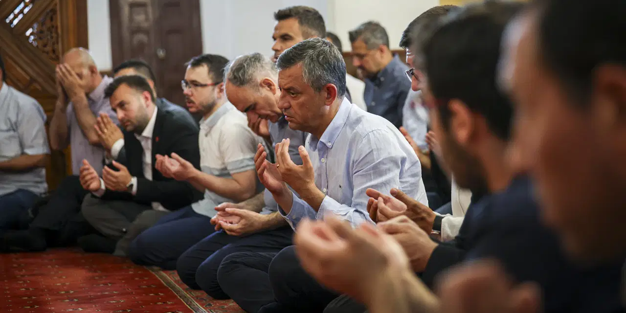 Özgür Özel, Ferdi Zeyrek için düzenlenen mevlit programına katıldı