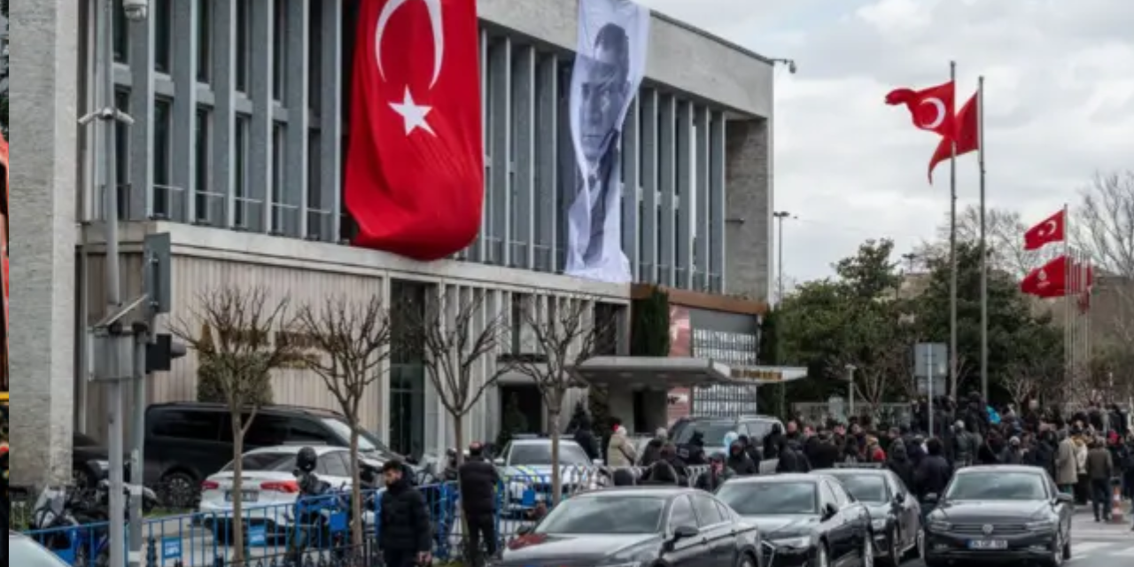 İBB soruşturmasında yeni gelişme: İş insanları Ali İlbak ve Yusuf İlbak 'ev hapsi' ile tahliye edildi