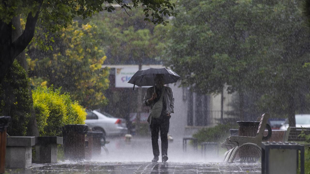 Meteoroloji açıkladı: Yağmur bu kentleri terk etmiyor!