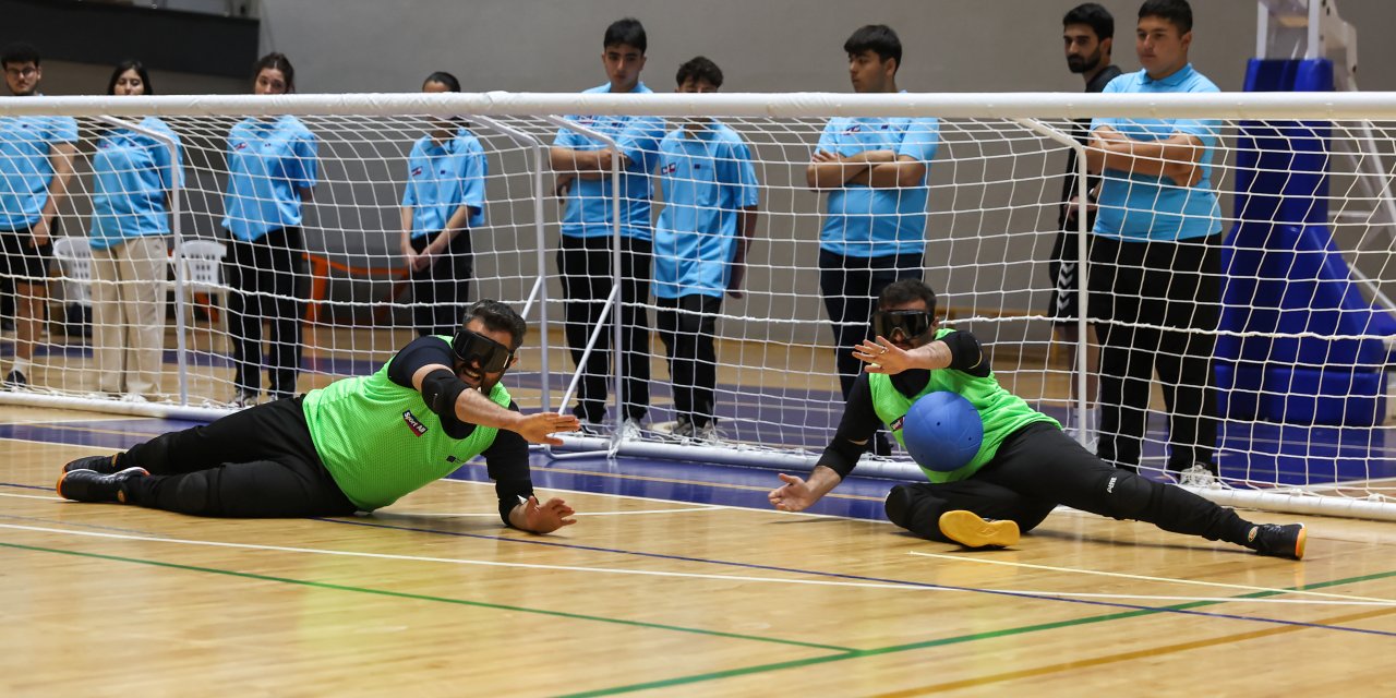 Goalball sahasında engeller birlikte aşıldı