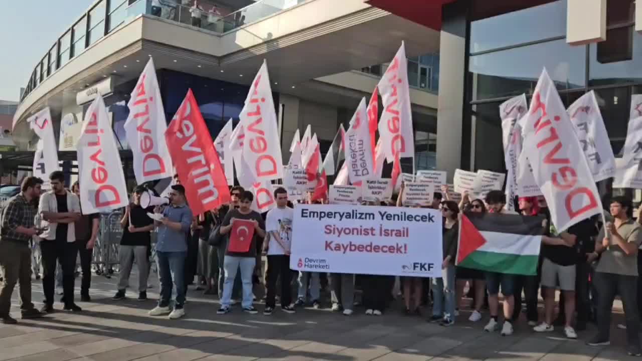 Devrim Hareketi'nden İsrail Büyükelçiliği önünde protesto