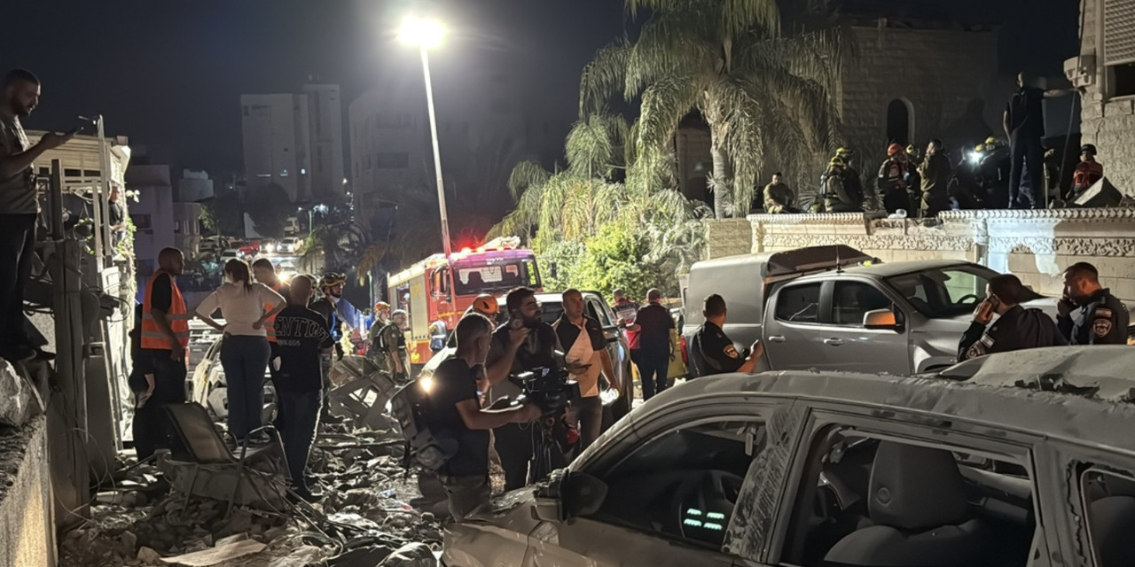 İran, İsrail'e karşı yeni füze saldırısı başlattı! Tel Aviv'de sirenler çalıyor