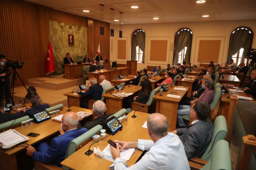AKP'li belediye borcuna karşılık 2 cami, polis merkezi ve ortaokulu hazineye devrediyor