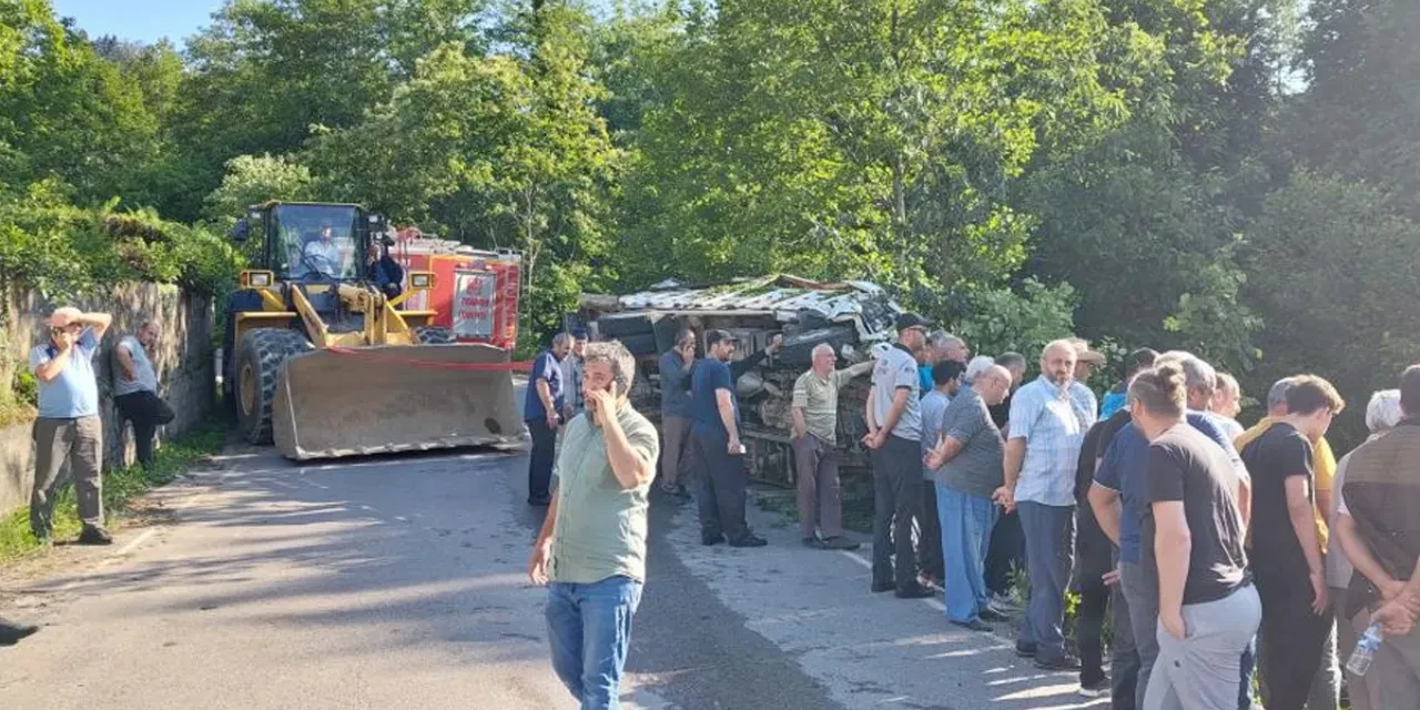 Trabzon'da işçileri taşıyan kamyonet devrildi! 9 kişi yaralandı