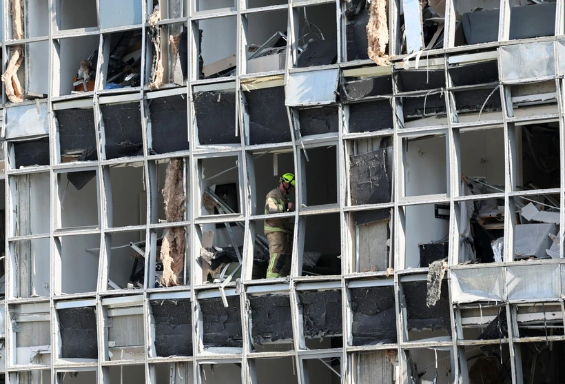 İran'dan İsrail'e sert yanıt: Tel Aviv'de borsa, hastane ve şehir merkezi vuruldu