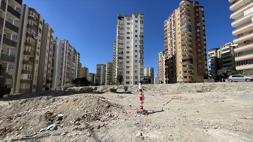 Depremde yıkılan Ekim Apartmanı davasında karar: 3 sanığa 14 yıl ile 21 yıl arasında değişen hapis cezaları verildi