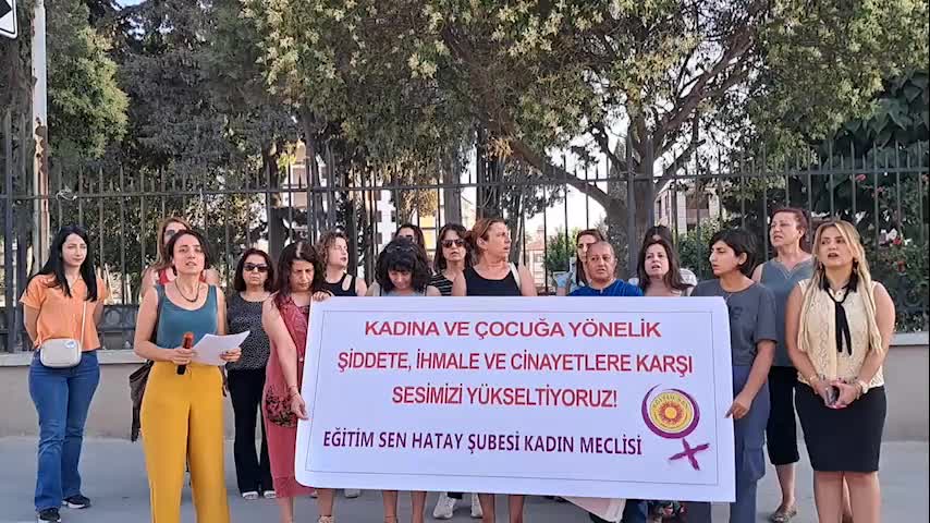 Hatay’da 12 yaşındaki kız çocuğunun öldürülmesi, Eğitim Sen Kadın Meclisi tarafından protesto edildi