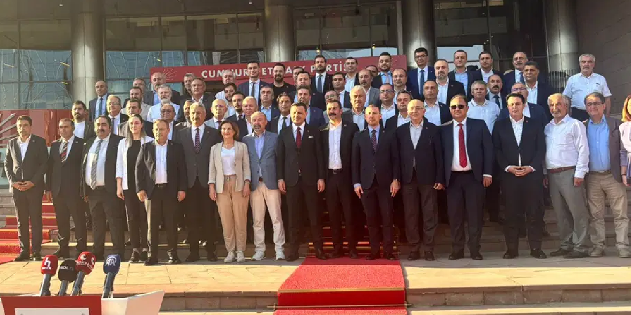 CHP’nin 81 il başkanından Özel’e tam destek: Kılıçdaroğlu'na ‘Partiye kuşatmayı dağıtalım’ çağrısı