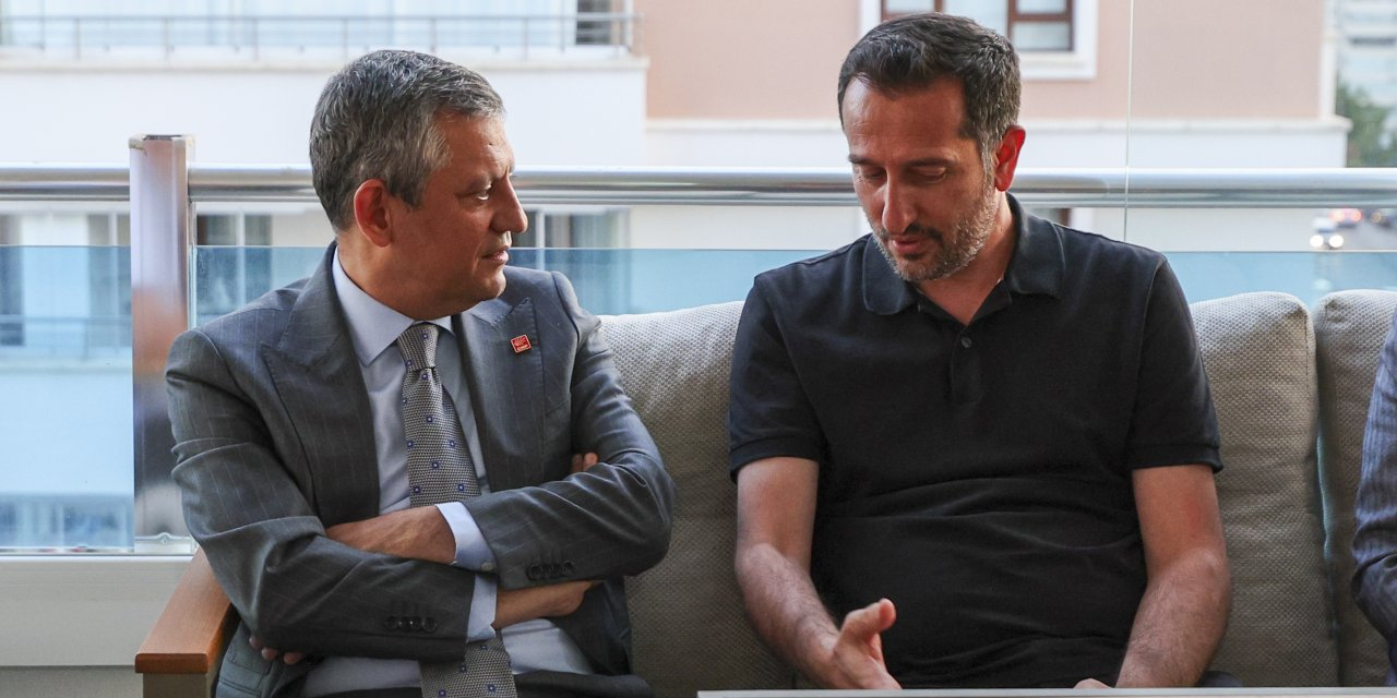 Özgür Özel'den kardeşini kaybeden Ali Haydar Hakverdi'ye taziye ziyareti