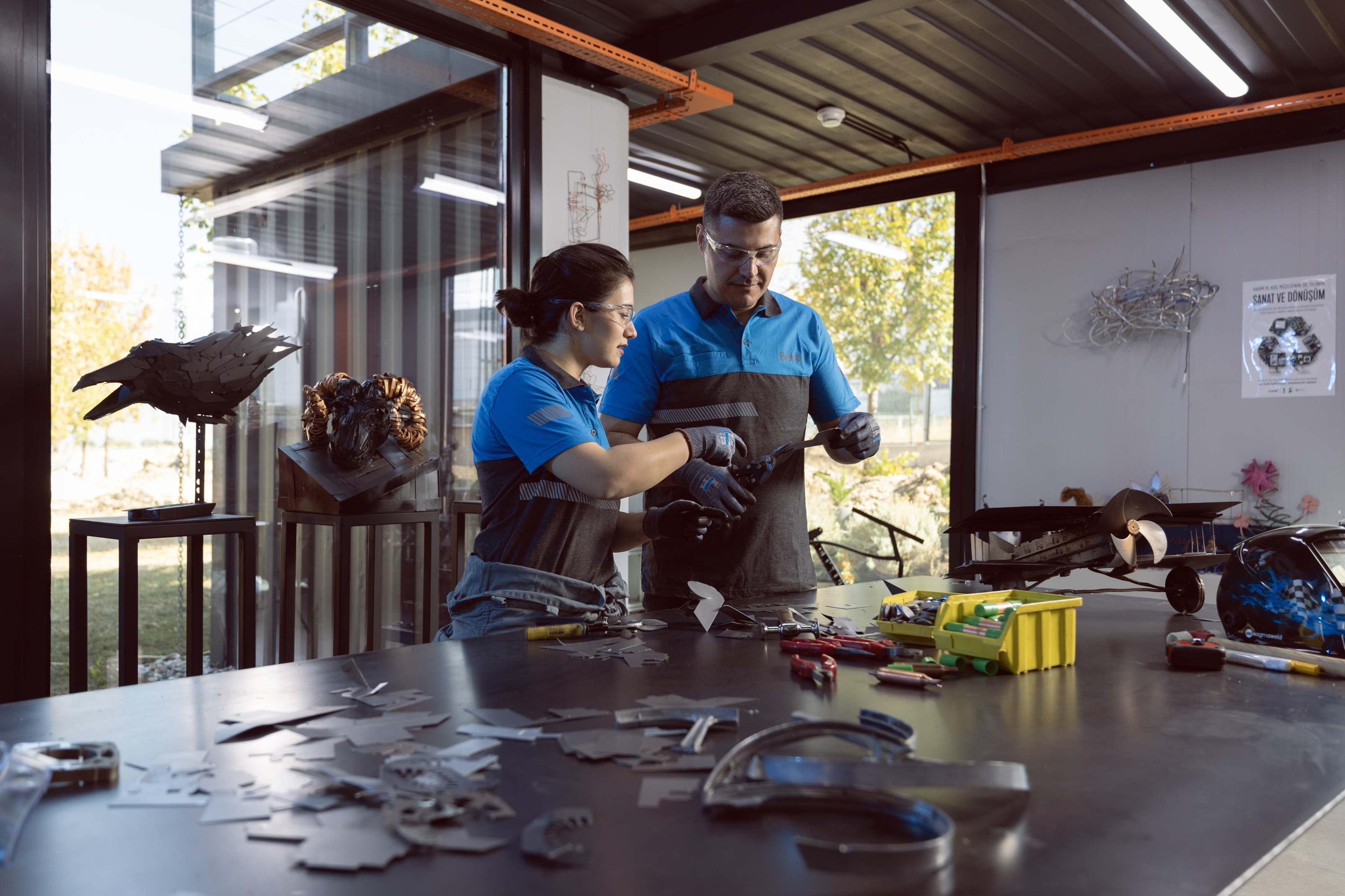 Atıklar sanata dönüştü, çocuklara umut oldu