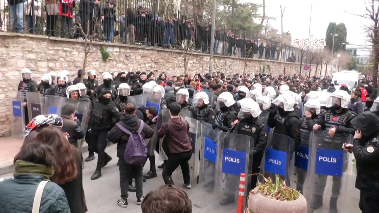 19 Mart eylemlerinde Beyazıt'ta polis barikatını aşan 8 kişi beraat etti