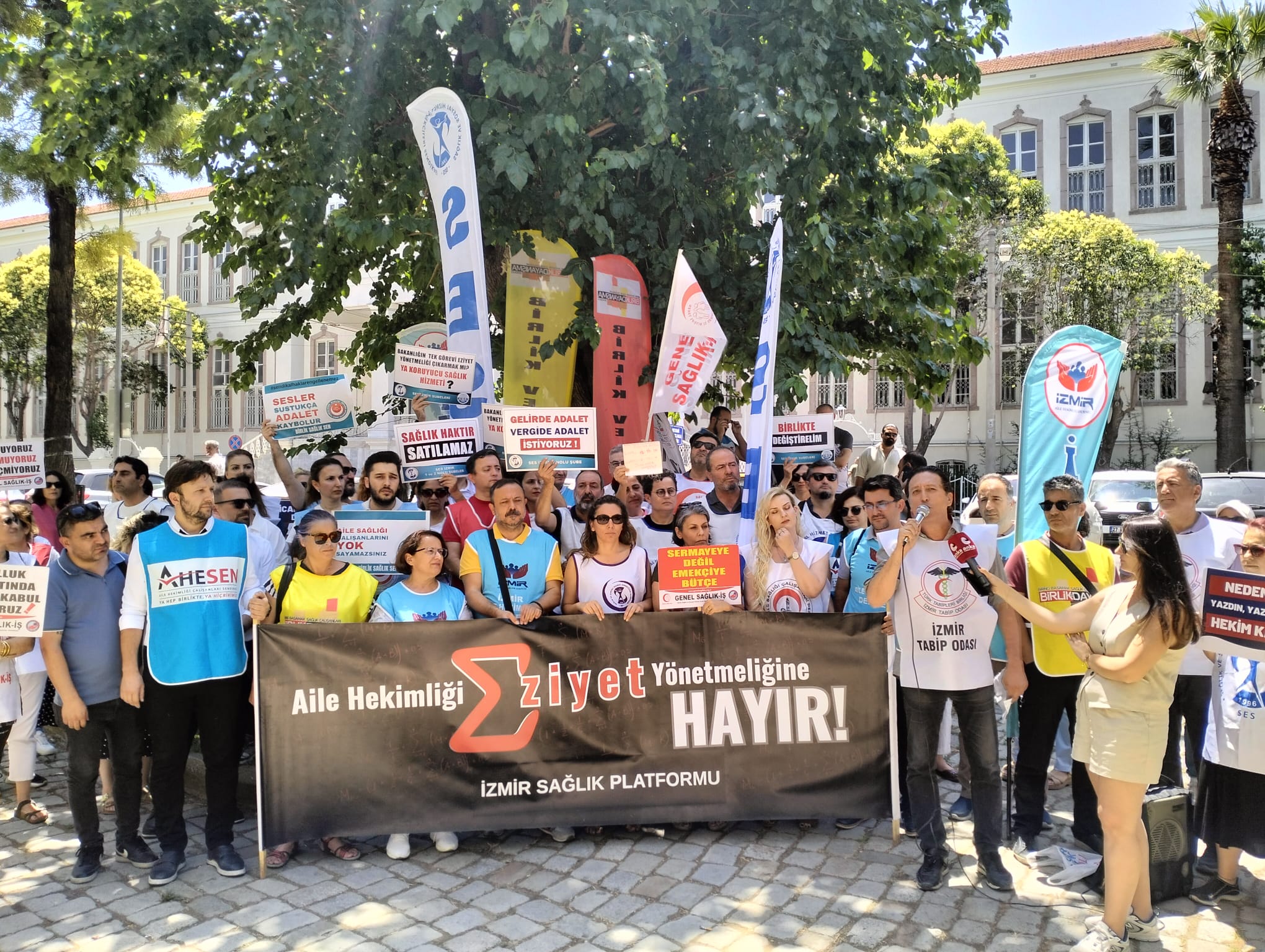 İzmir’de aile hekimliği çalışanlarından tepki: "Hastalar müşterimiz değil"