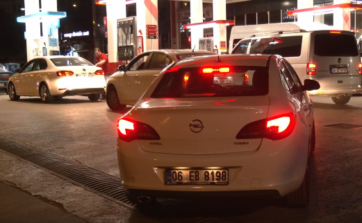 Benzin ve motorine zam geldi... Ankaralı yurttaş: Benim aklımda bir çözüm var ama söylersem hapse atarlar