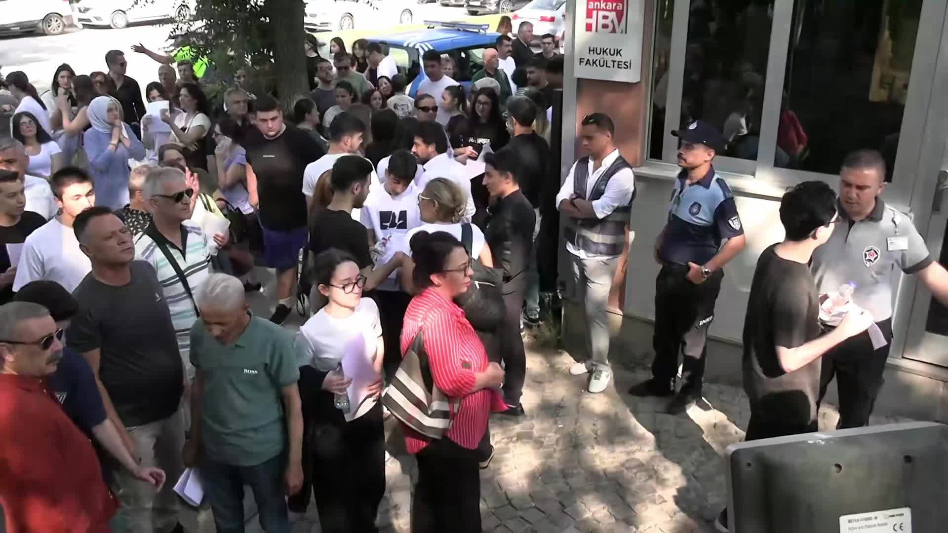 2 milyon 560 bin 640 adayın başvurduğu YKS'nin ilk oturumu başladı