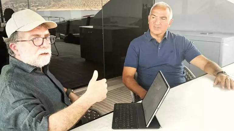 Ahmet Hakan, Bakan Ersoy'un yatına bindi Atina turunu yazdı: Koruma yok, masrafı cebinden verdi