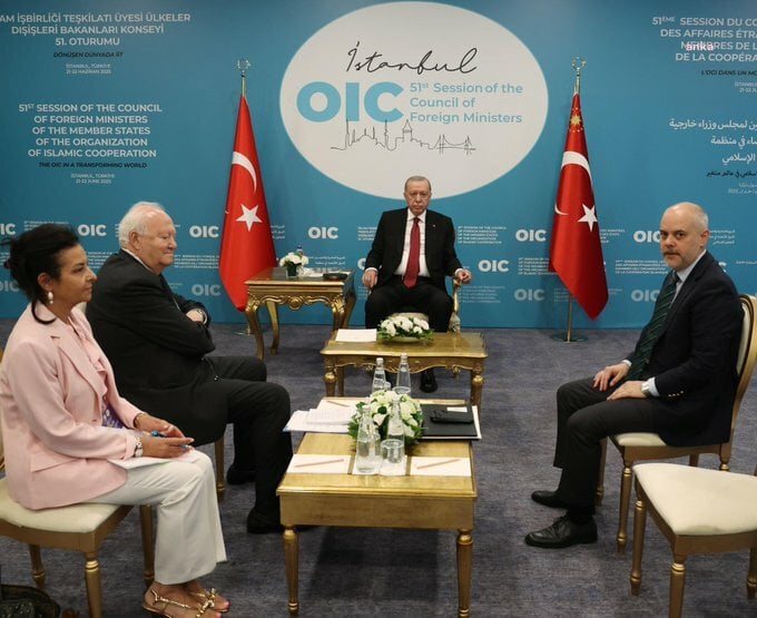 Cumhurbaşkanı Erdoğan, UNRWA Genel Komiseri Lazzarini ve BM Medeniyetler İttifakı Yüksek Temsilcisi Moratinos ile görüştü