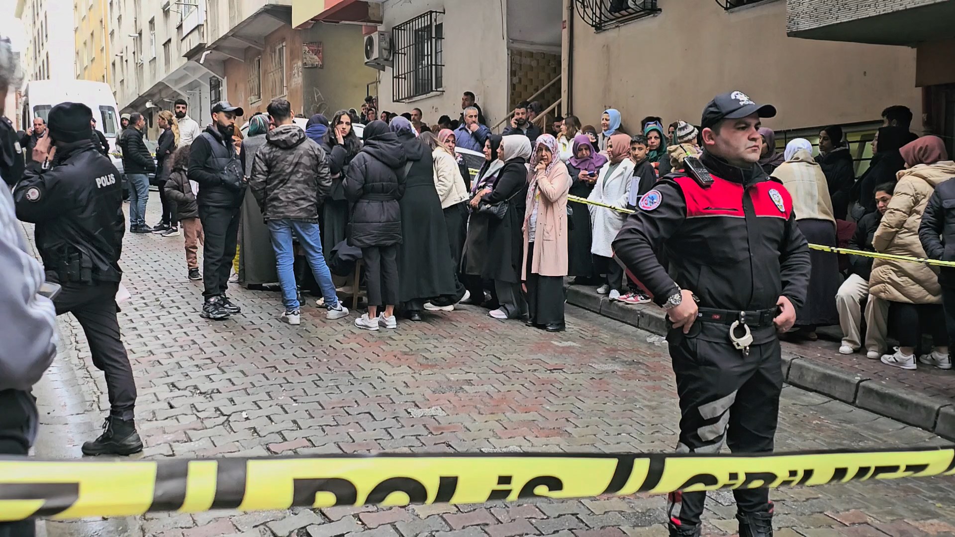 Beyoğlu'nda intiharın ardından aile faciası çıktı