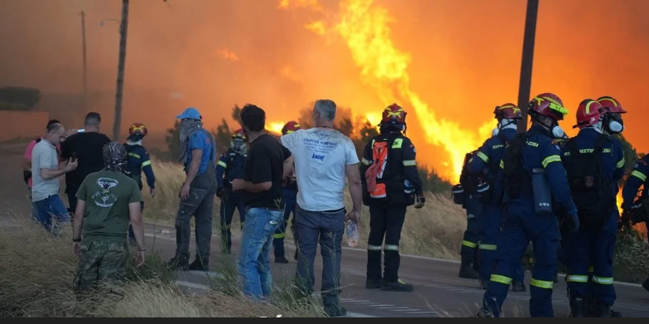 4 gündür yanıyor: Türklerin gözdesi adada alevler sahile vurdu