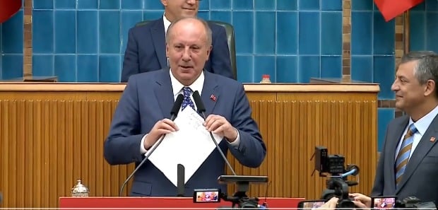 Muharrem İnce CHP'ye katıldı: Kurtuluş yok tek başına