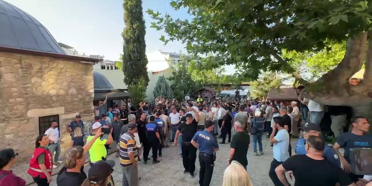 Balıkesir'de tarikat cenazesi krizi: Sit alanı için vali ve emniyet devreye girdi
