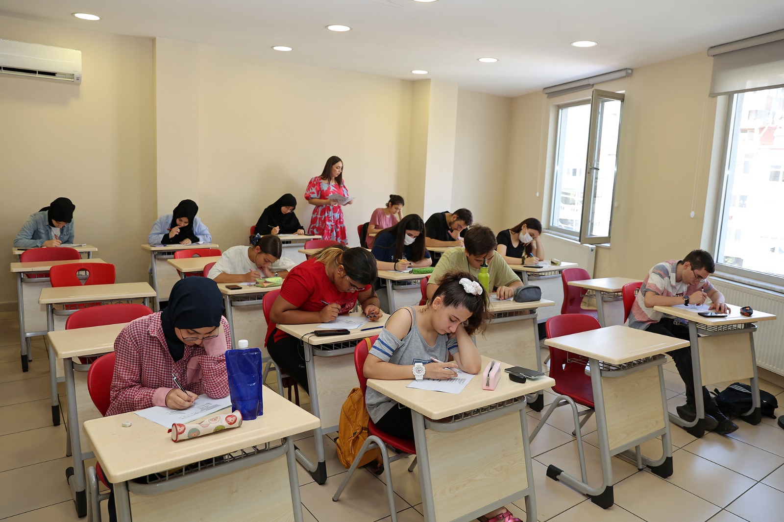 Ataşehir Belediyesi'nden LGS ve YKS adaylarına ücretsiz ders destek programı!