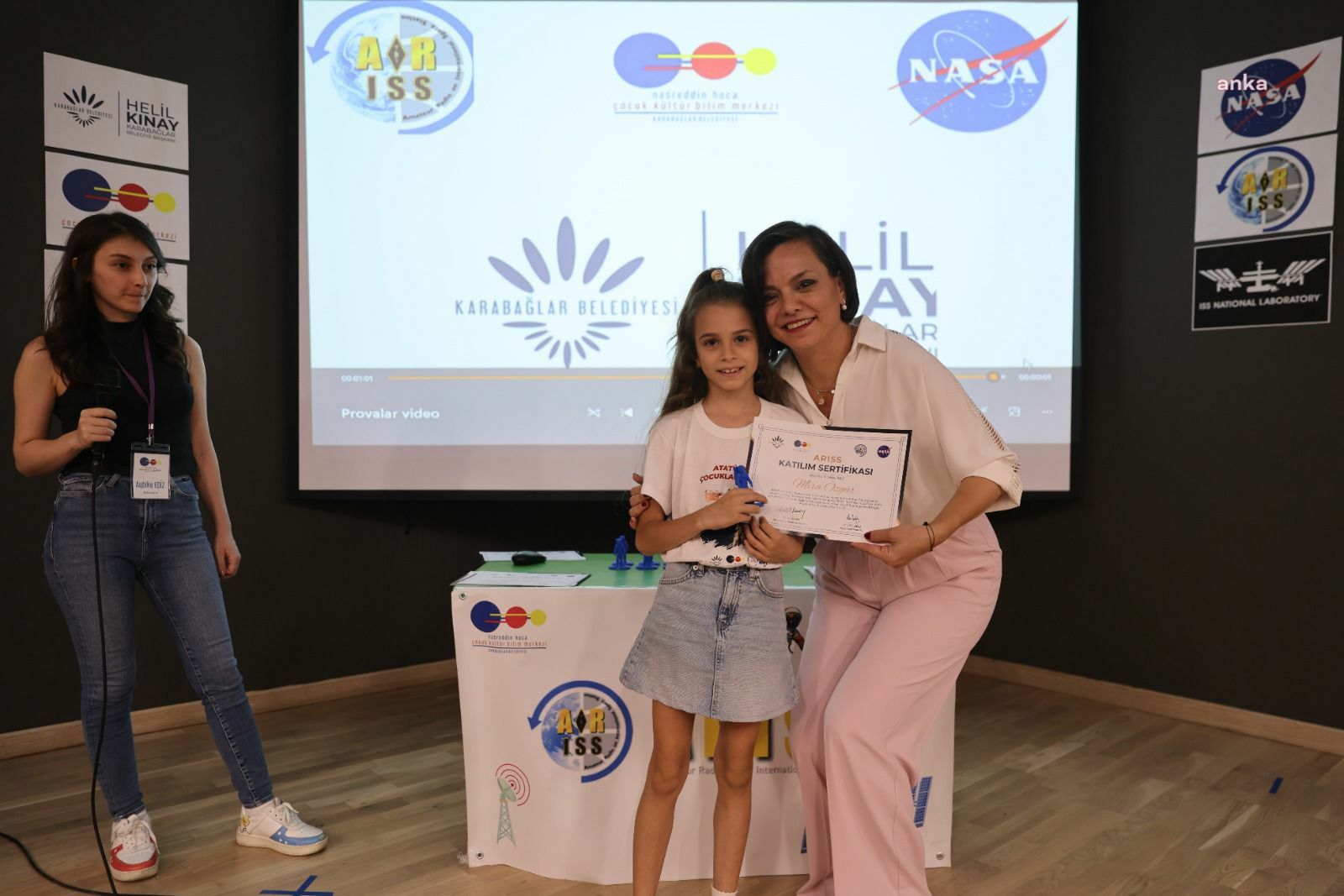 Japon astronot Onishi ile telsiz bağlantısı kurmuşlardı: Karabağlar'da uzayla buluşan çocuklar sertifikalarını aldı