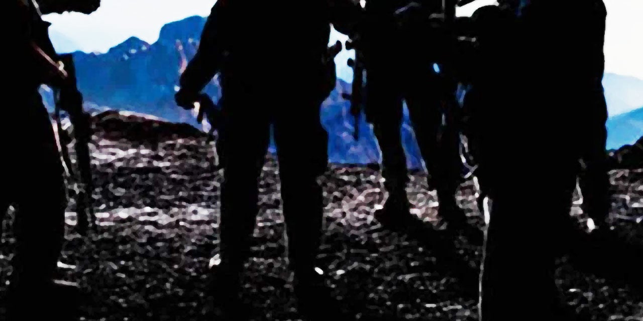 Ölenlerden birini karakolun hurdalık alanında toprağa gömmüşler
