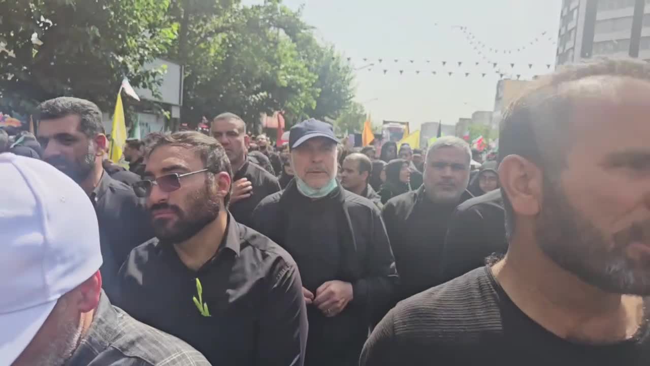 İran, İsrail saldırılarında öldürülen askeri liderler ve nükleer bilim insanları için cenaze töreni düzenledi