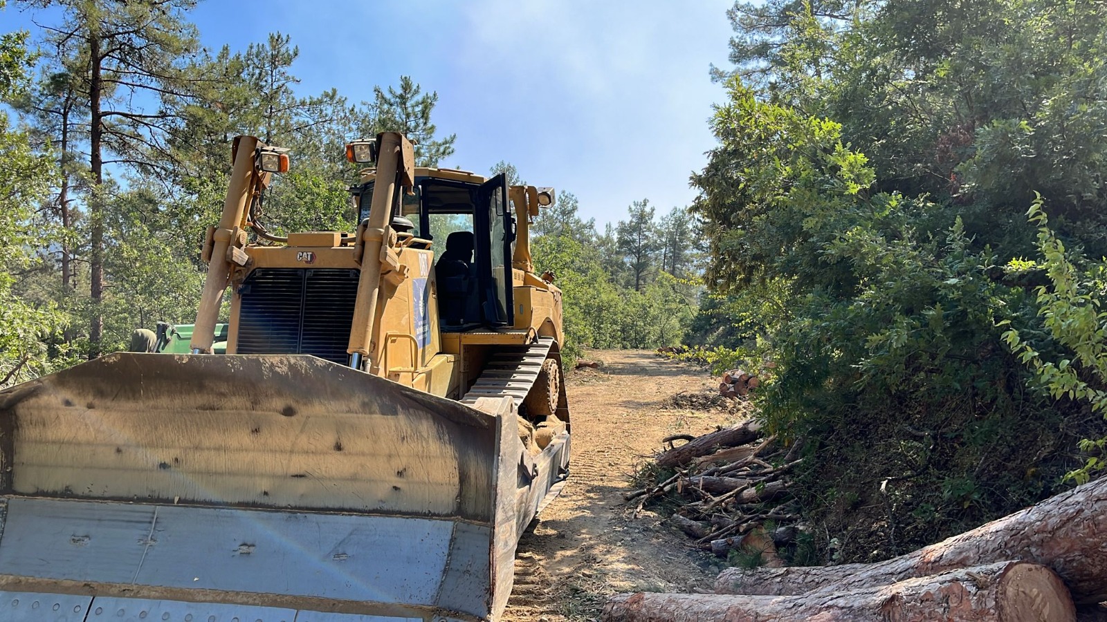 AFAD’ın acil çağrısı ile İBB de Sakarya’daki yangına müdahaleye gitti