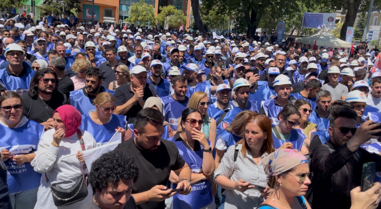 Grev yolu gözüktü: Kamu işçileri tekliflere isyan etti, yol kapattılar