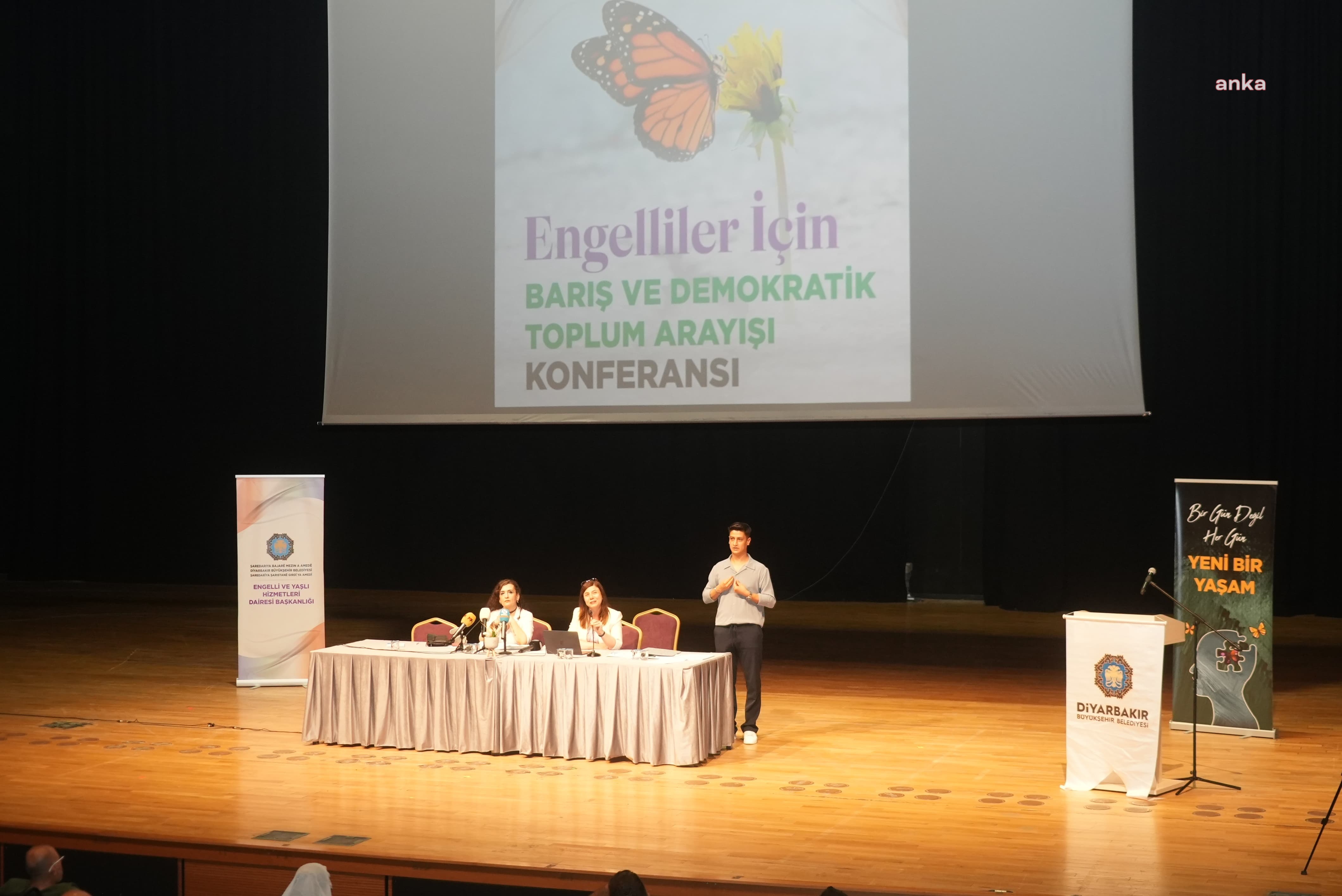 Diyarbakır'da ''Engelliler İçin Barış ve Demokratik Toplum Arayışı'' Konferansı
