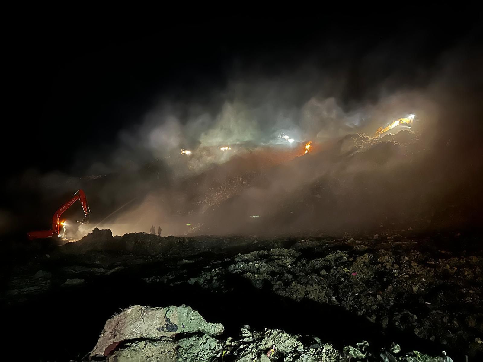 İzmir’de 48 saatte 227 yangın: Çiğli’de yerleşim yerlerine ulaşan alevler kontrol altına alındı