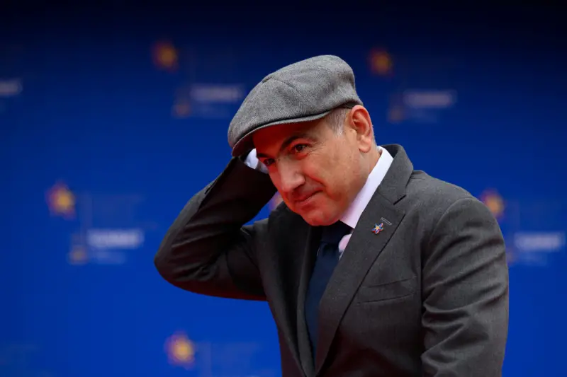 Ermenistan Başbakanı Paşinyan'dan kendisine 'sünnetli' diyen papaza: 'Gösterebilirim'