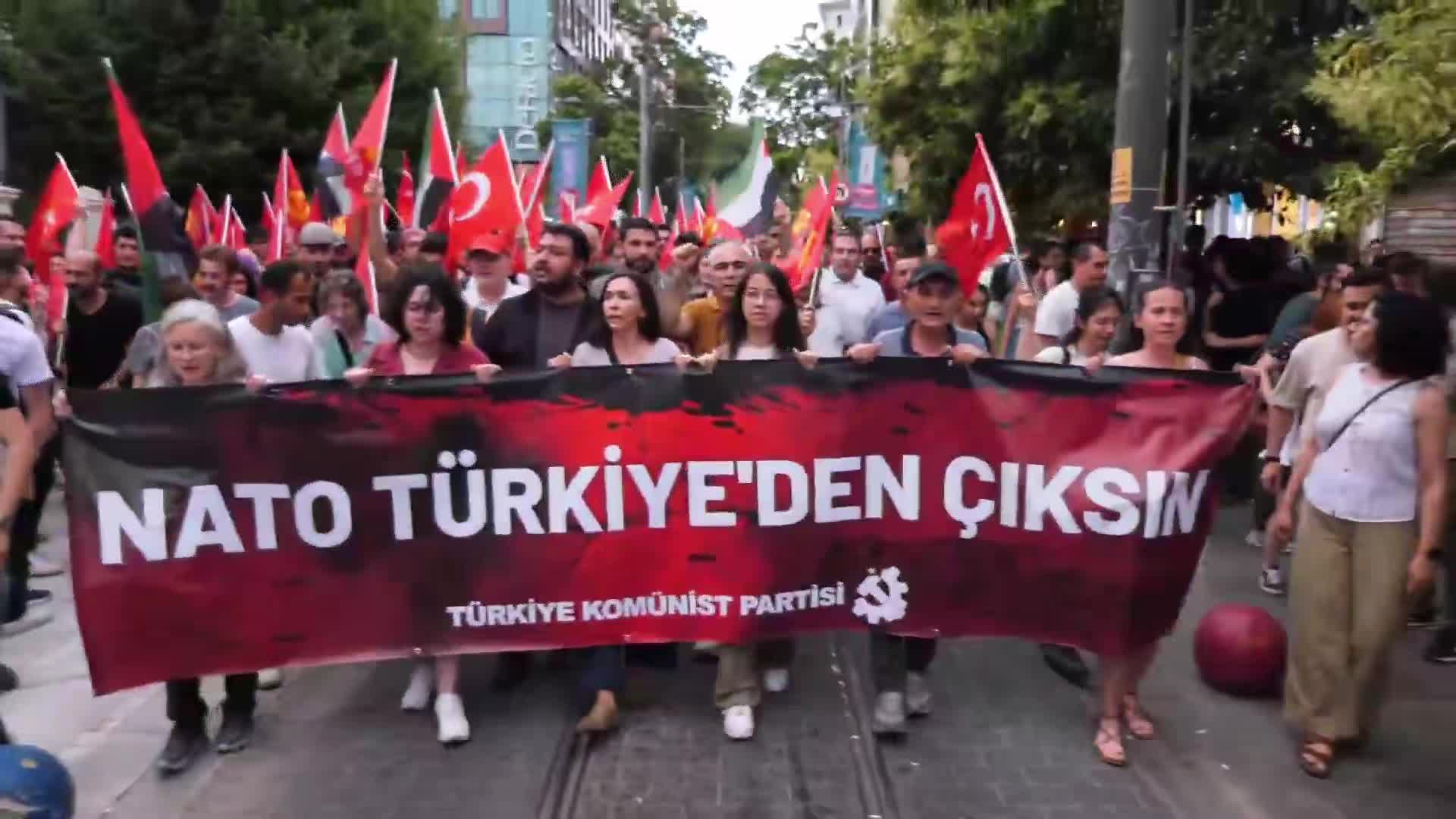 TKP'den 'NATO Türkiye'den çıksın' eylemi