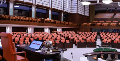 Milletvekilinin bir dakikasına göz diktiler