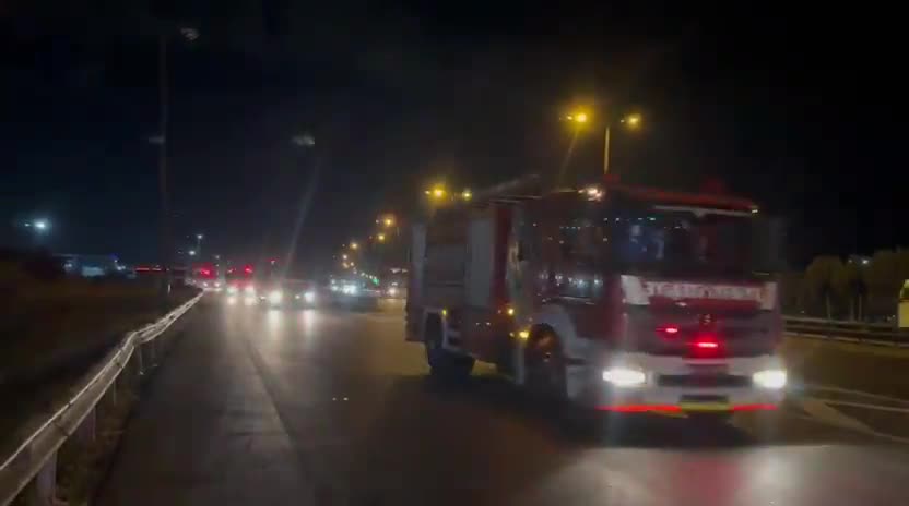 İstanbul İtfaiyesi, İzmir'e destek için 11 araç ve 38 personel gönderdi