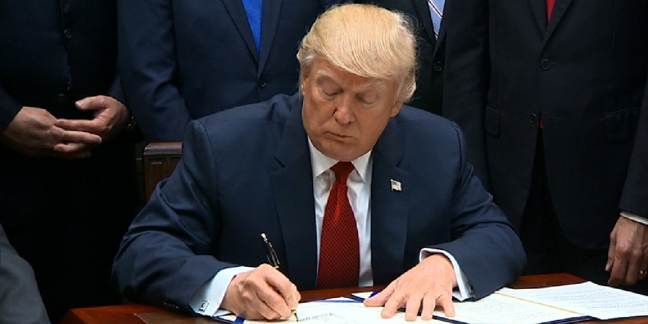 Trump kararnameyi imzaladı: ABD Suriye'ye yönelik yaptırımları kaldırdı