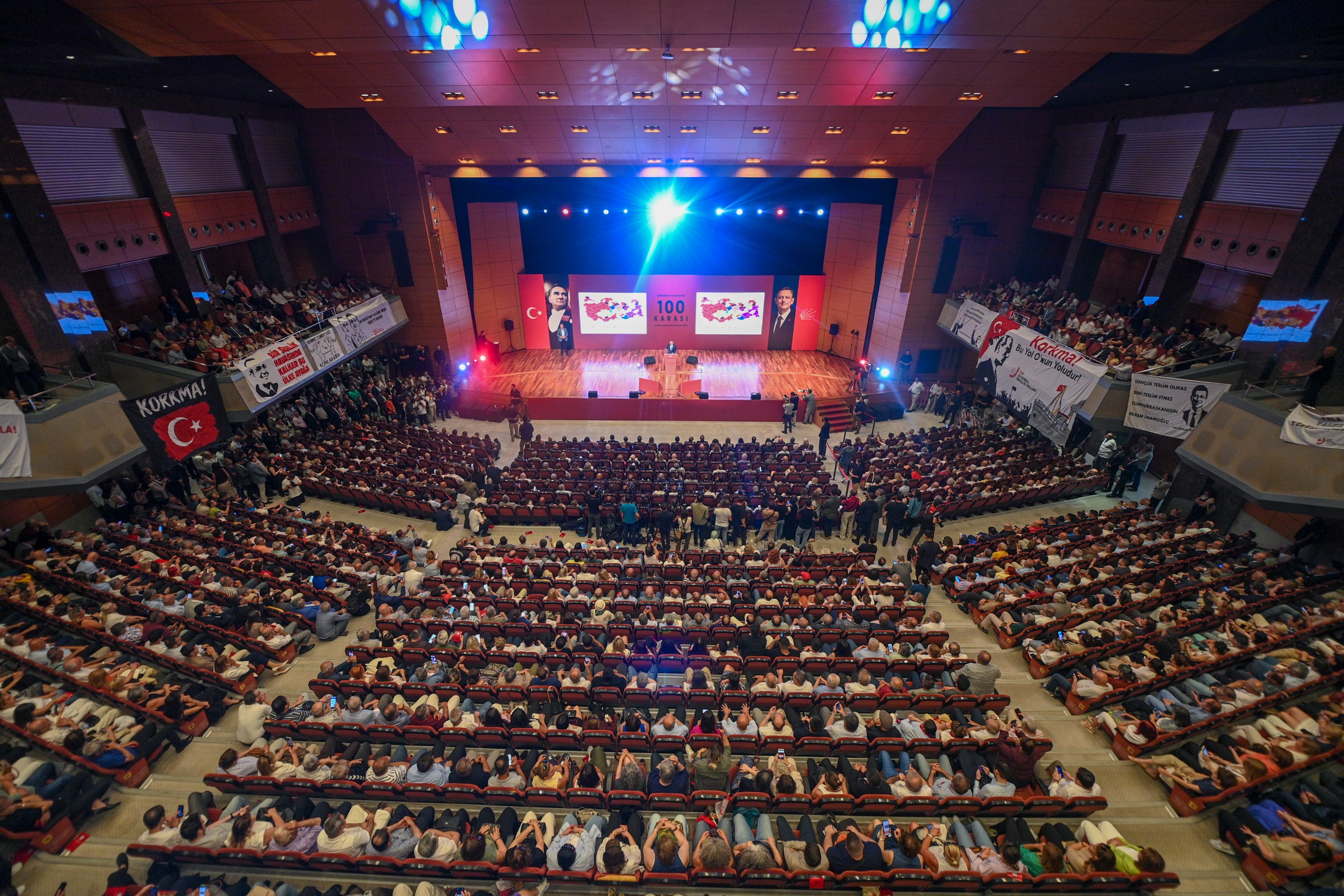 Ekrem İmamoğlu'nun tutukluluğunun 100. gününde CHP İstanbul'da