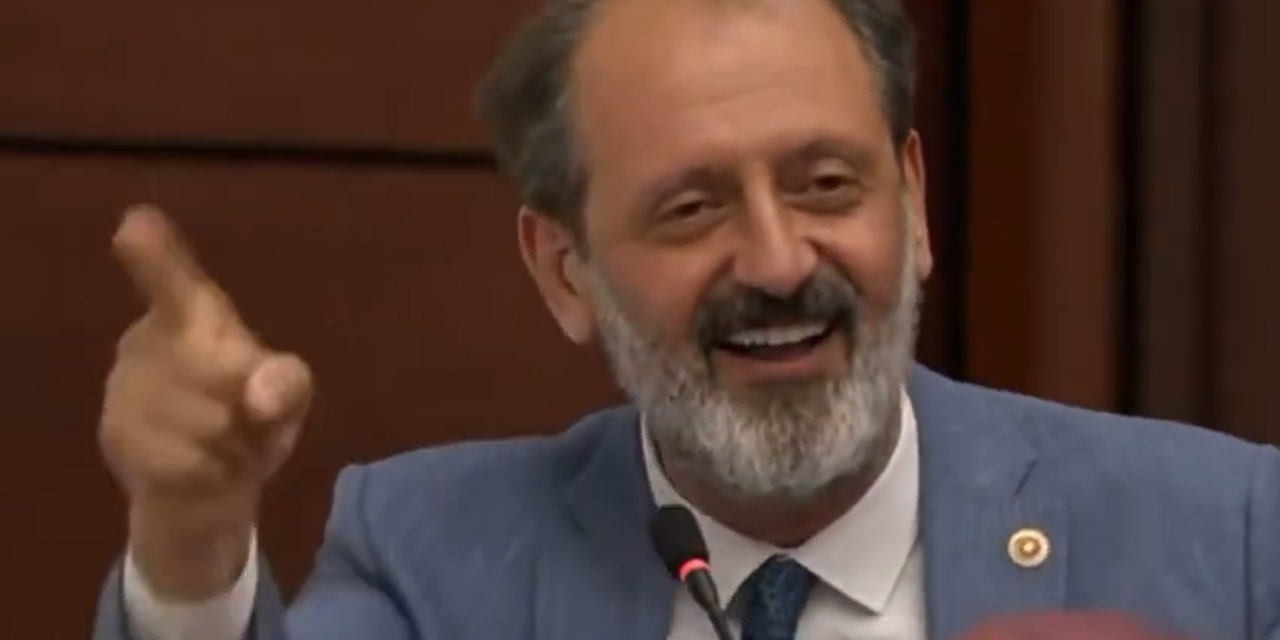 AKP'li vekil Meclis'te salavat getirince AKP’liler de eşlik etti