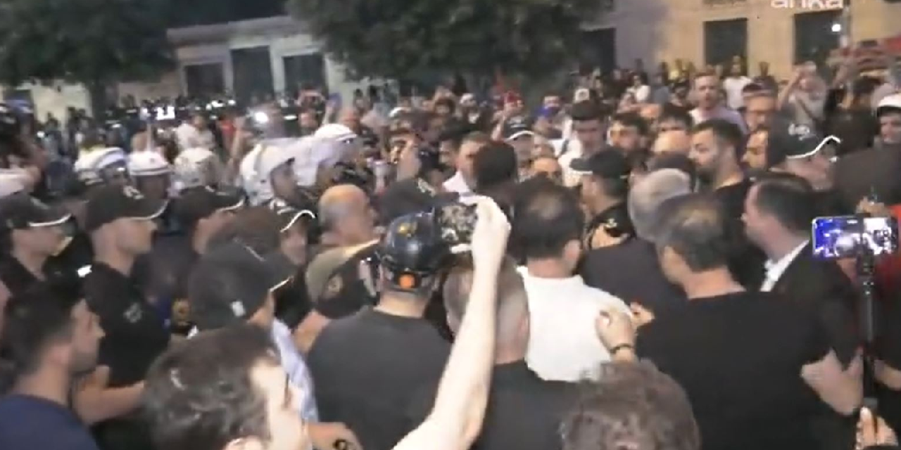 Saraçhane'de gerilim yükseldi! CHP'li Yunus Emre: Polis arkadan bana yumruk attı