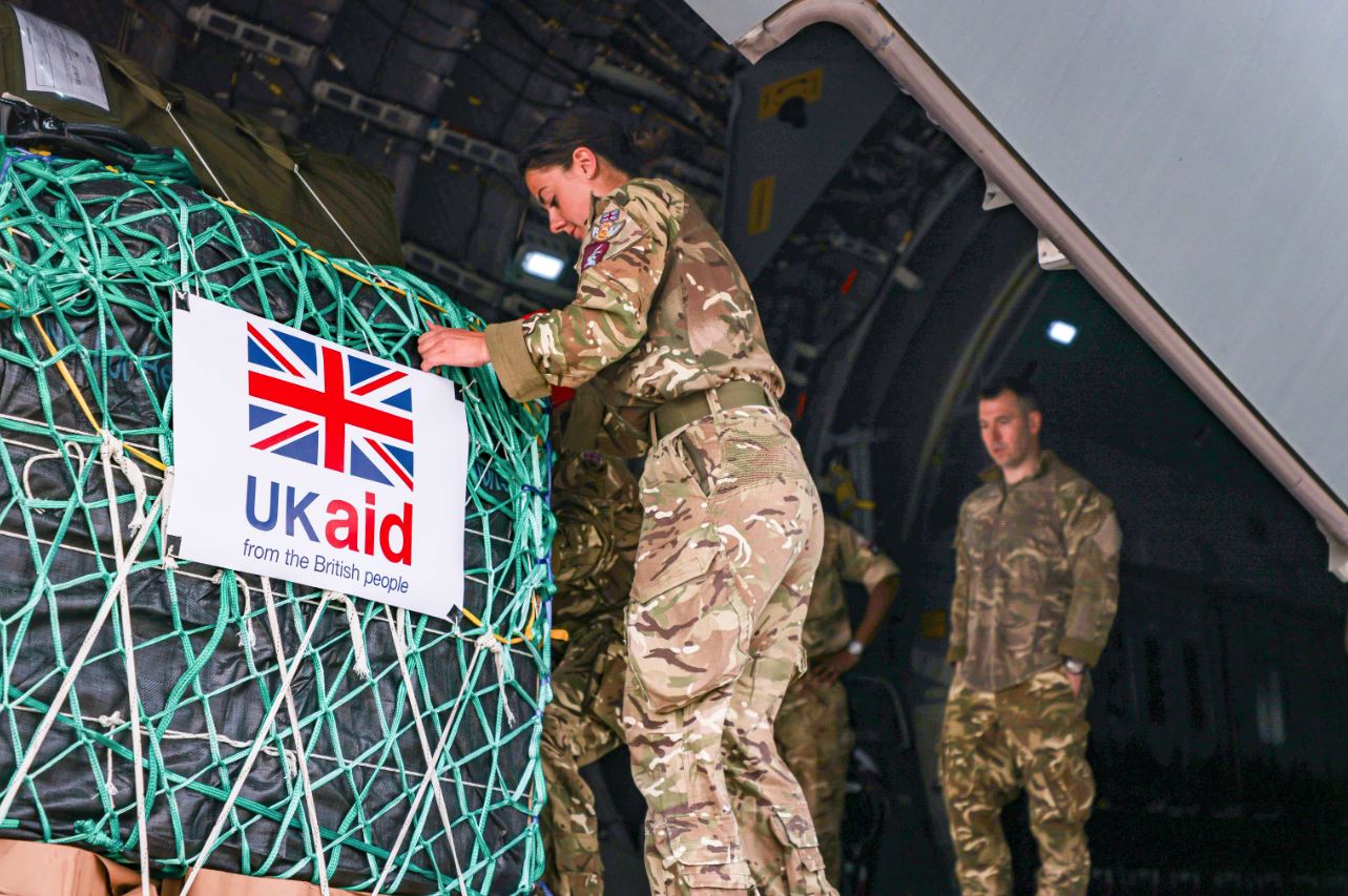 İngiltere Gazze'ye gıda yardımlarını havadan gönderdi
