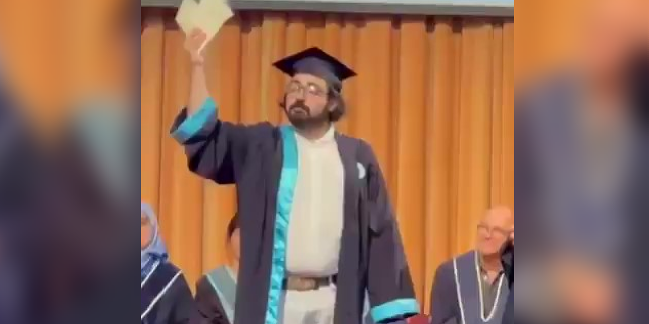 Mezuniyet törenine damga vuran protesto! İmamoğlu'na yapılanları hatırlattı, diplomasını yırttı