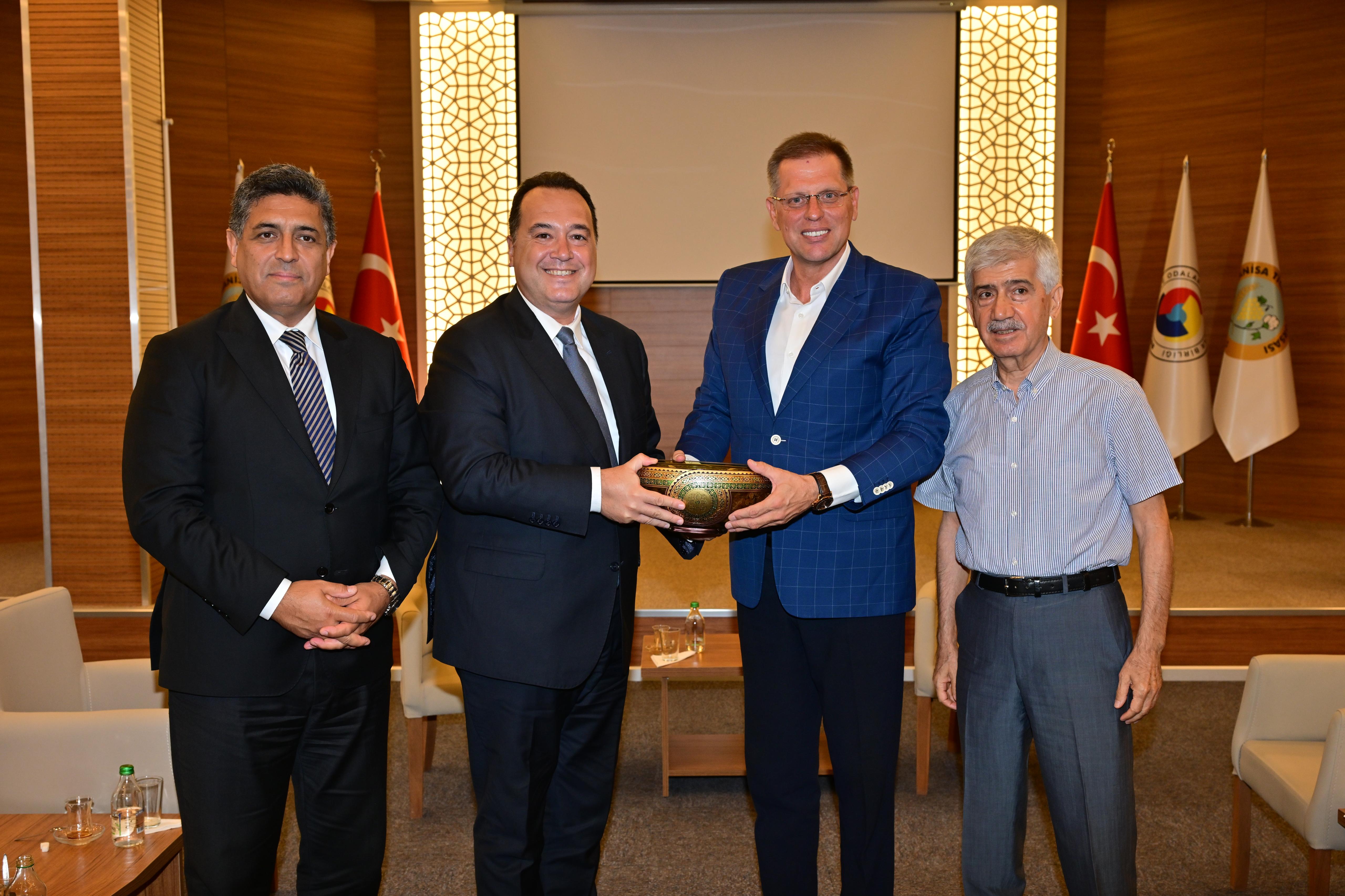 Besim Dutlulu’dan meslek kuruluşlarına ziyaret: “Manisa’yı birlikte büyüteceğiz”